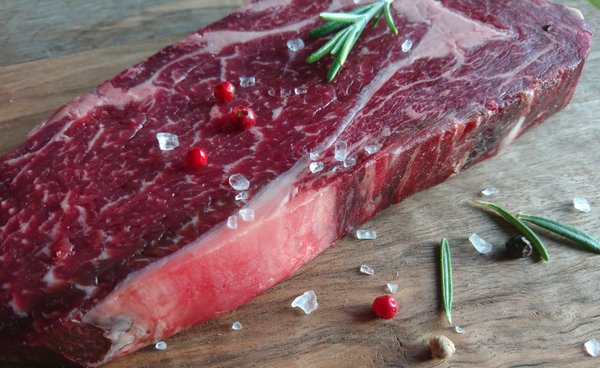 Angus-Beef, Steak mit Salz und Gewürzen